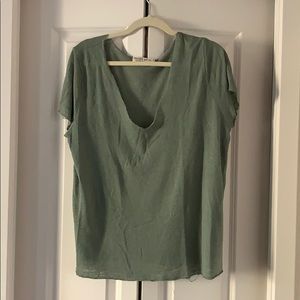 Light weight v neck tee